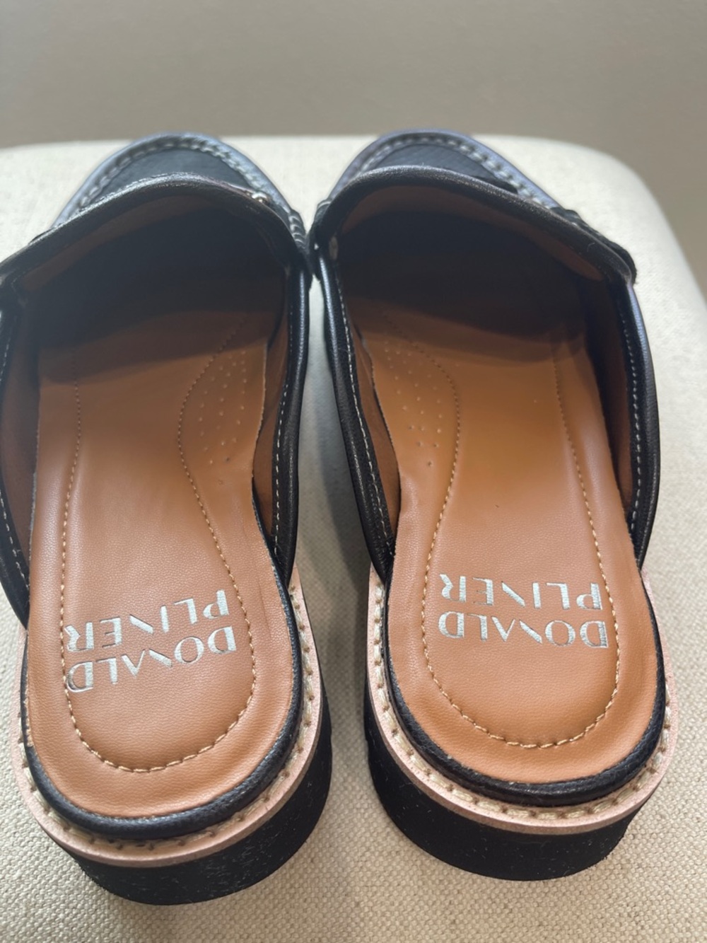 (Like New )Donald Pliner Black Mule with Tan Insole - Picture 5 of 5